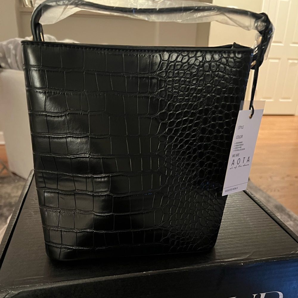 AOTA Elena Bucket Bag NWT - Picture 5 of 10